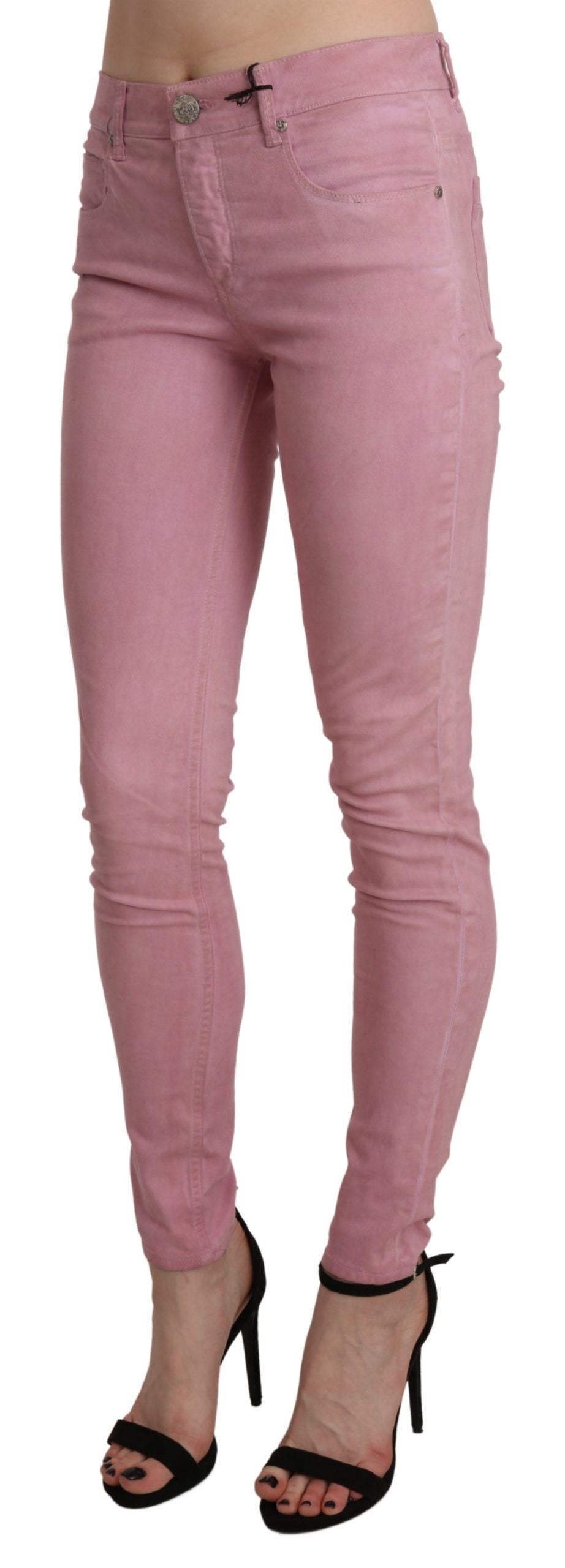 Acht schicke rosa Röhrenjeans mit mittlerer Taille