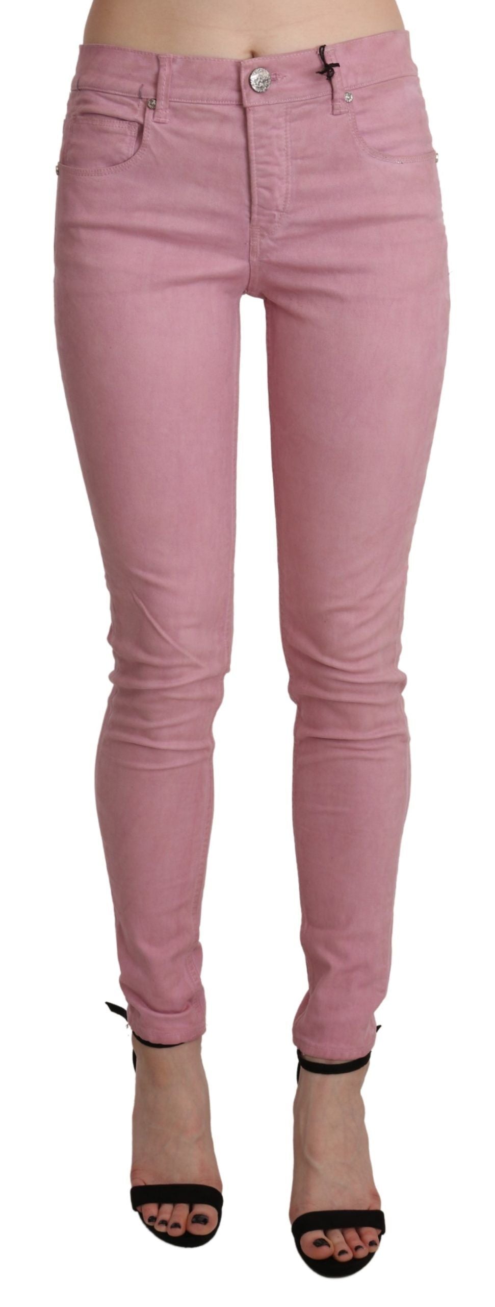 Acht schicke rosa Röhrenjeans mit mittlerer Taille