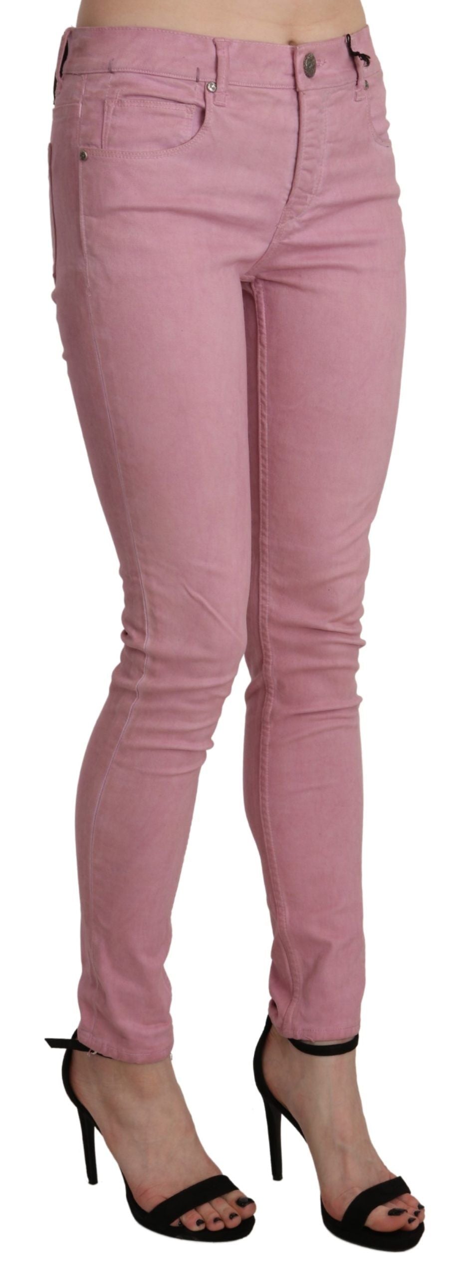 Acht schicke rosa Röhrenjeans mit mittlerer Taille