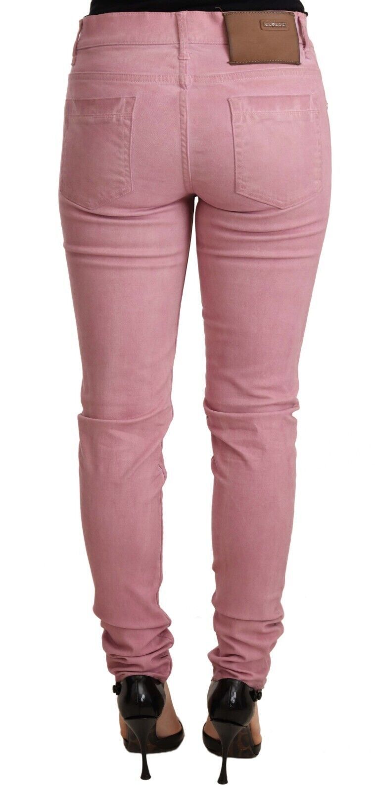 Acht elegante Slim-Fit-Jeans aus rosafarbenem Denim