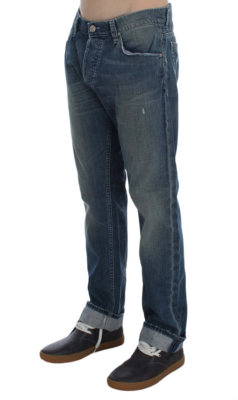 Acht eleganter Denim mit normaler Passform und blauer Waschung