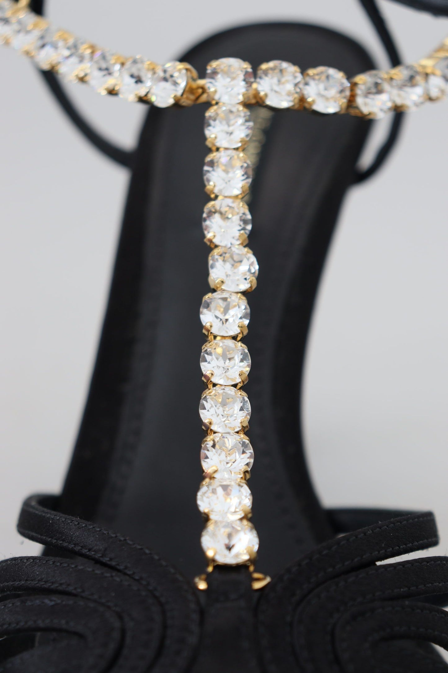 Dolce & Gabbana Elegante T-Riemen-Absätze aus Seidenmischung mit Kristallen