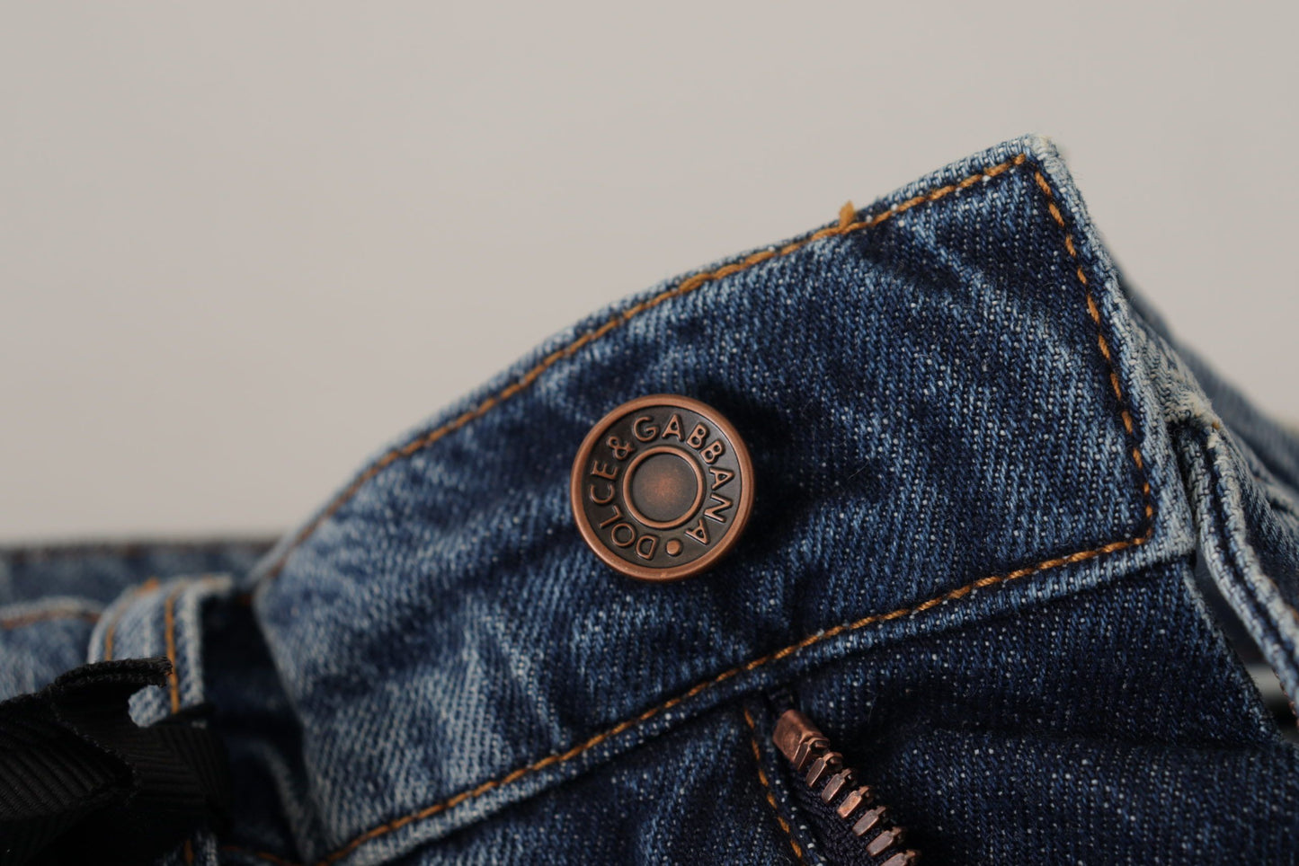 Jeans in denim a vita media con taglio boyfriend chic di Dolce & Gabbana