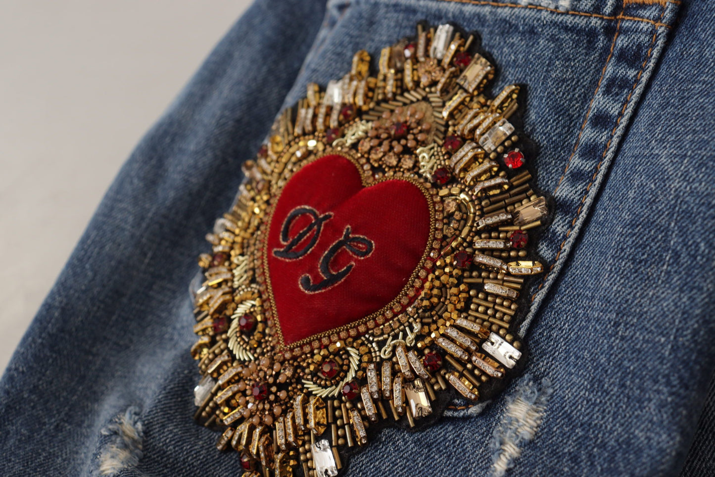 Jeans in denim a vita media con taglio boyfriend chic di Dolce & Gabbana