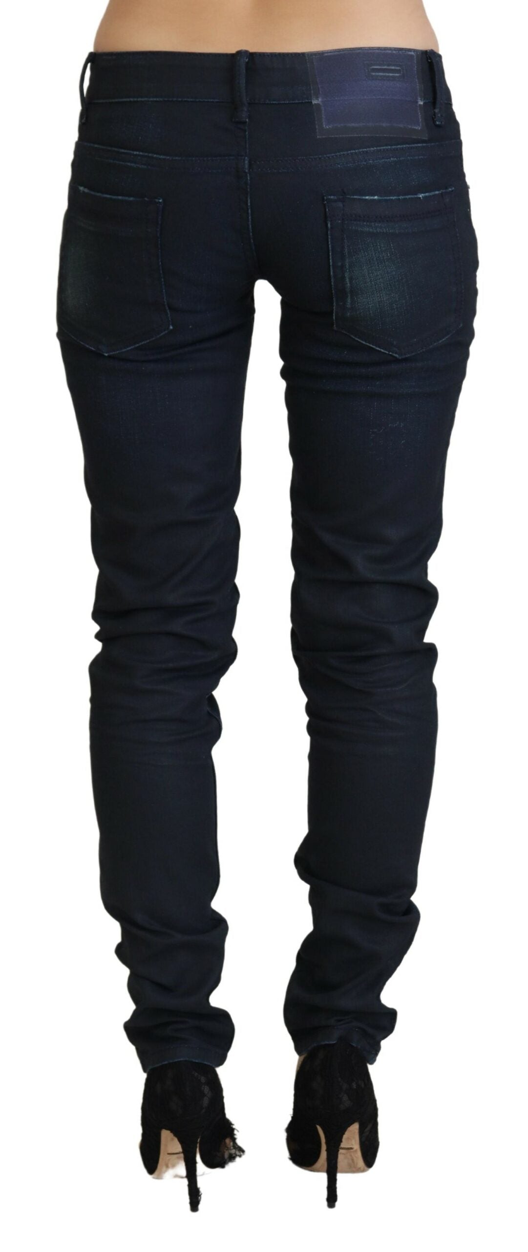 Acht Slim-Fit-Jeans aus Baumwolldenim