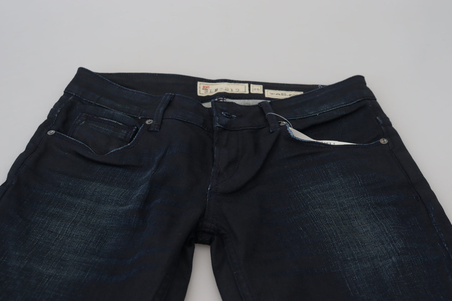 Acht Slim-Fit-Jeans aus Baumwolldenim