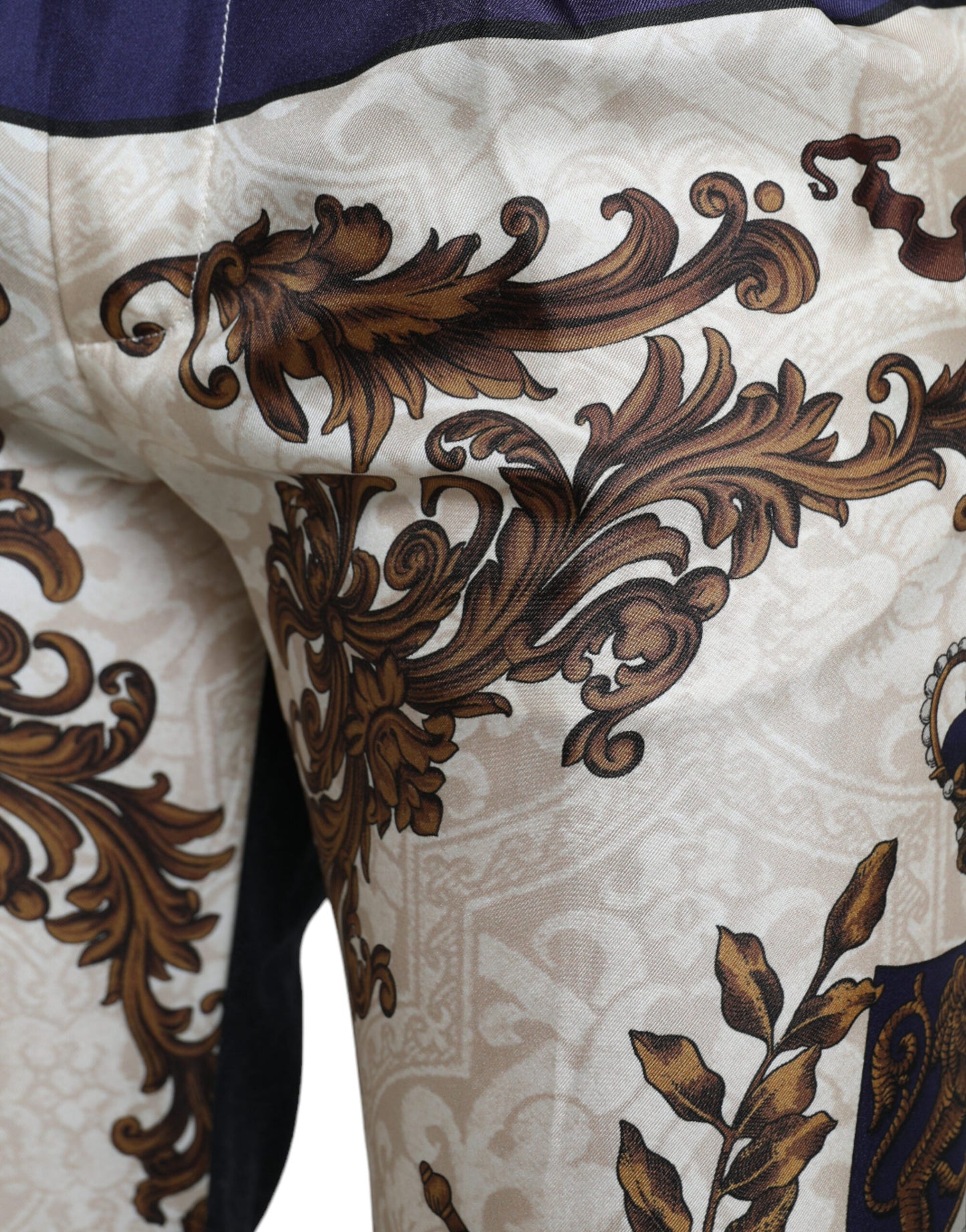 Dolce & Gabbana – Elegante Röhrenhose aus Seide mit heraldischem Aufdruck