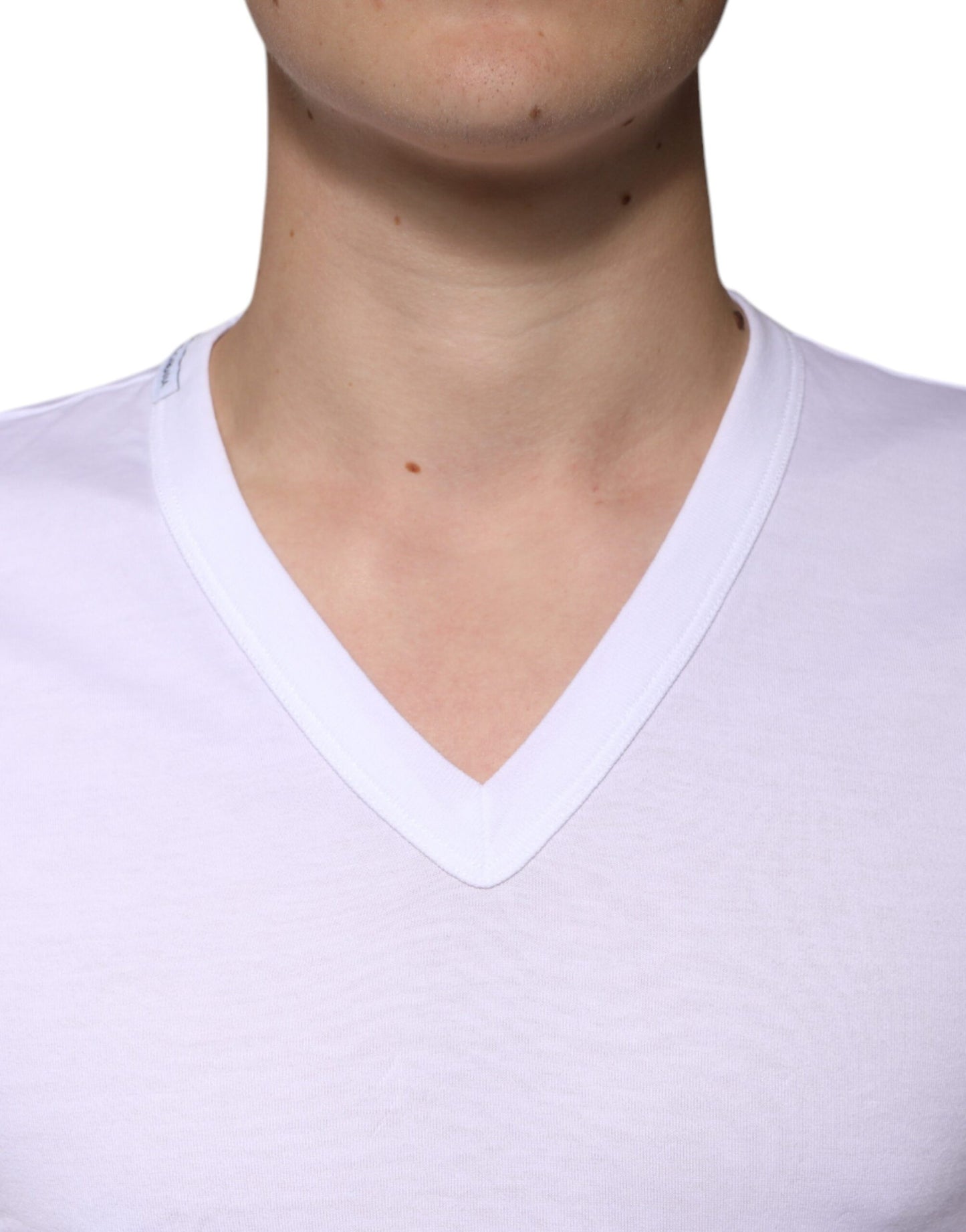Dolce & Gabbana – Weißes T-Shirt aus Baumwolle mit V-Ausschnitt und kurzen Ärmeln