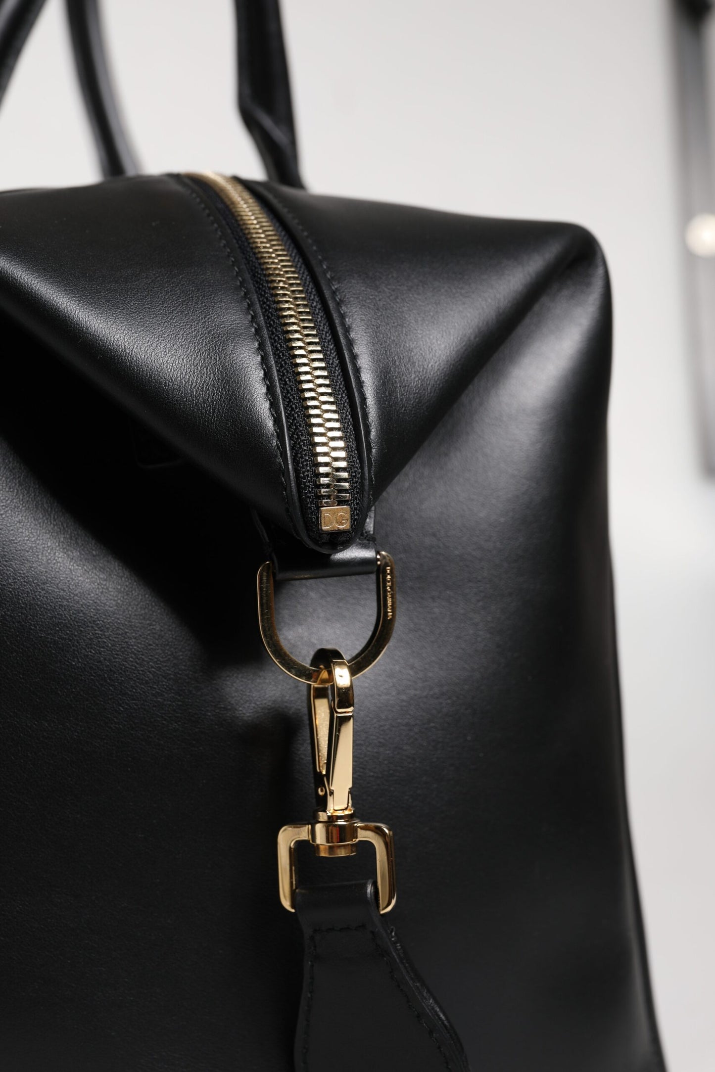 Dolce & Gabbana – Reisetasche aus schwarzem Kalbsleder mit Schulterriemen
