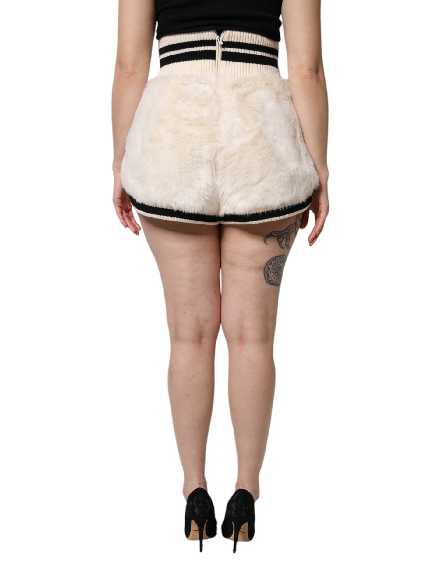 Dolce & Gabbana – Weiße Hotpants mit hoher Taille und Kunstpelz