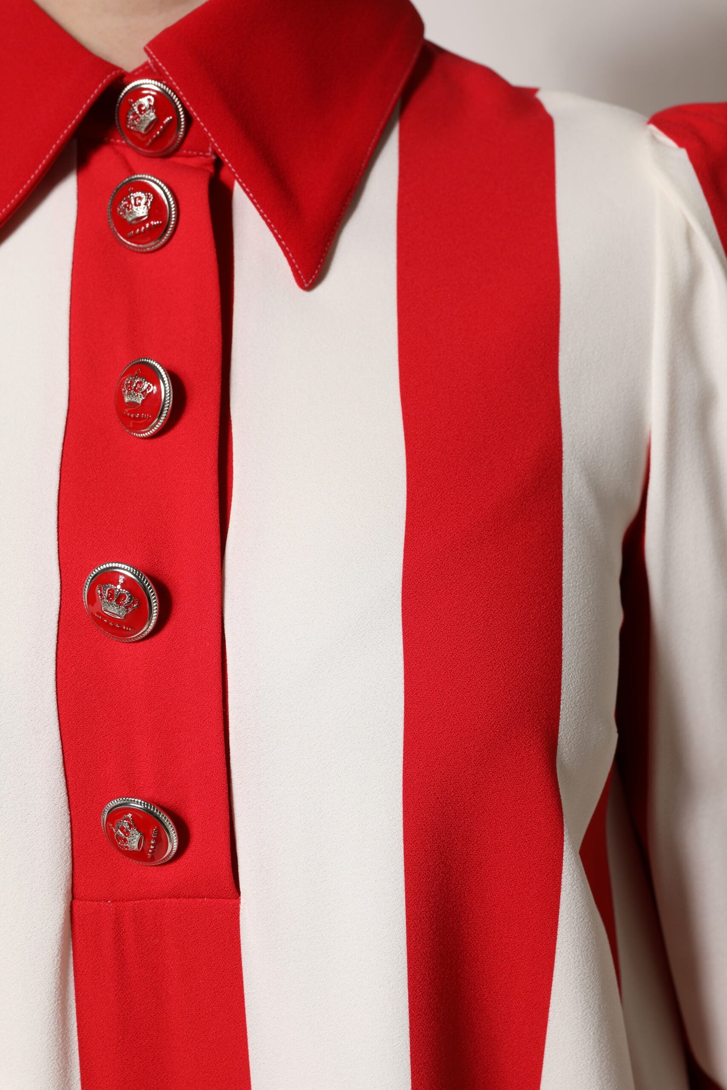 Dolce & Gabbana – Weiß-rot gestreiftes Minikleid mit langen Ärmeln