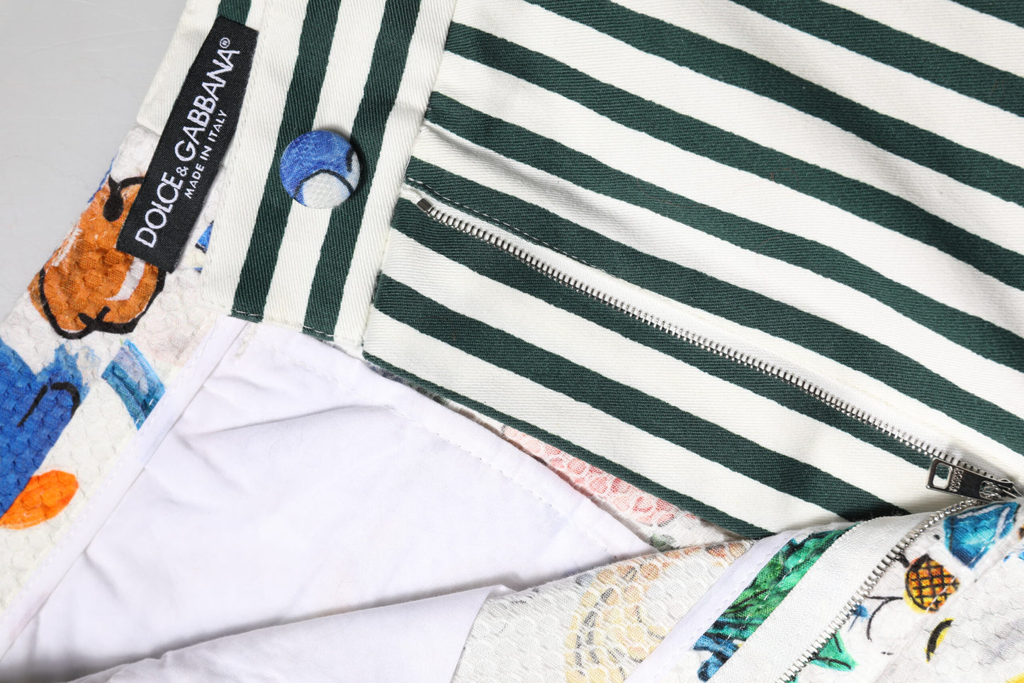 Dolce & Gabbana – Shorts mit mehrfarbigem Majolika-Print und hoher Taille