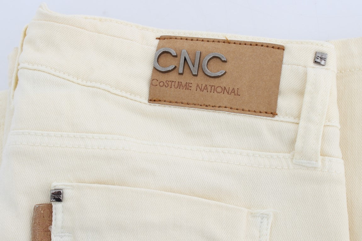 Ausgestellte Designer-Jeans in gebrochenem Weiß von Costume National Chic