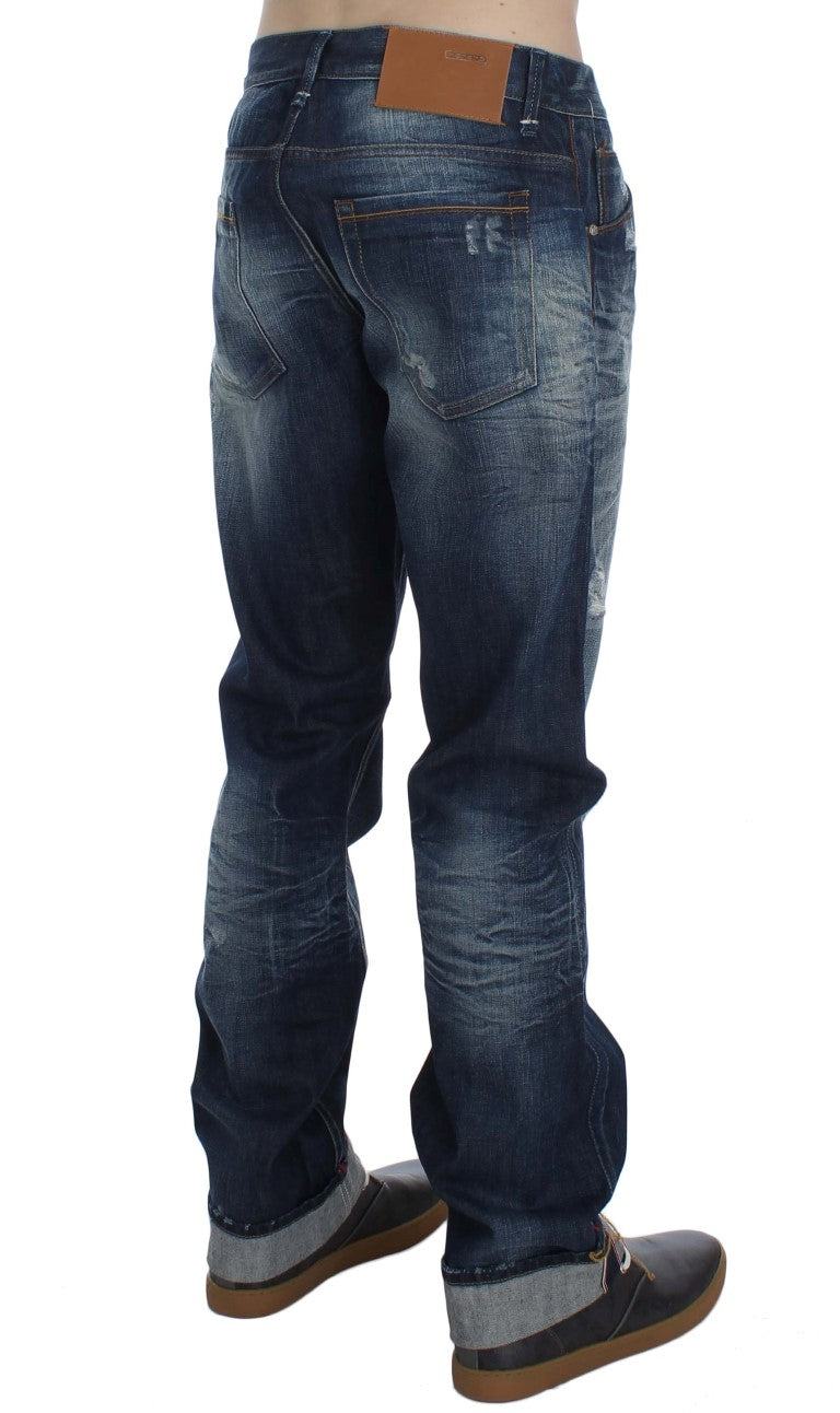 Acht authentische Jeans mit normaler Passform und blauer Waschung