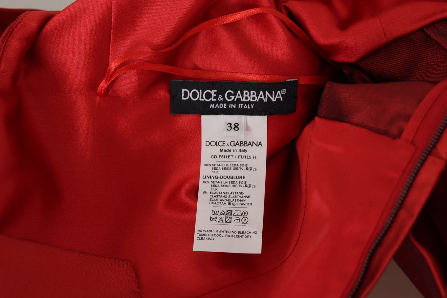 Dolce &amp; Gabbana Strahlendes rotes Seiden-Midikleid in A-Linie