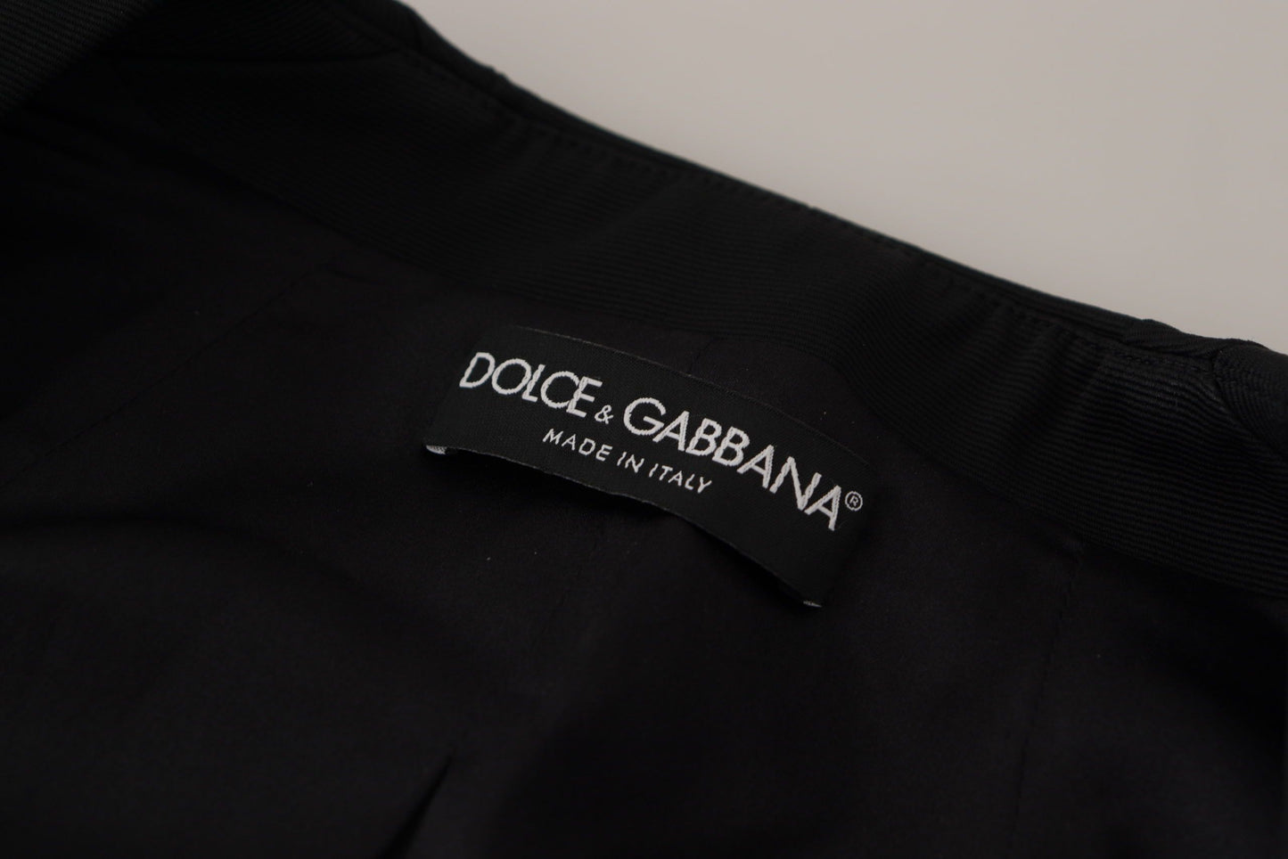 Dolce &amp; Gabbana – Schlanke schwarze Druckknopfjacke mit Seidenfutter