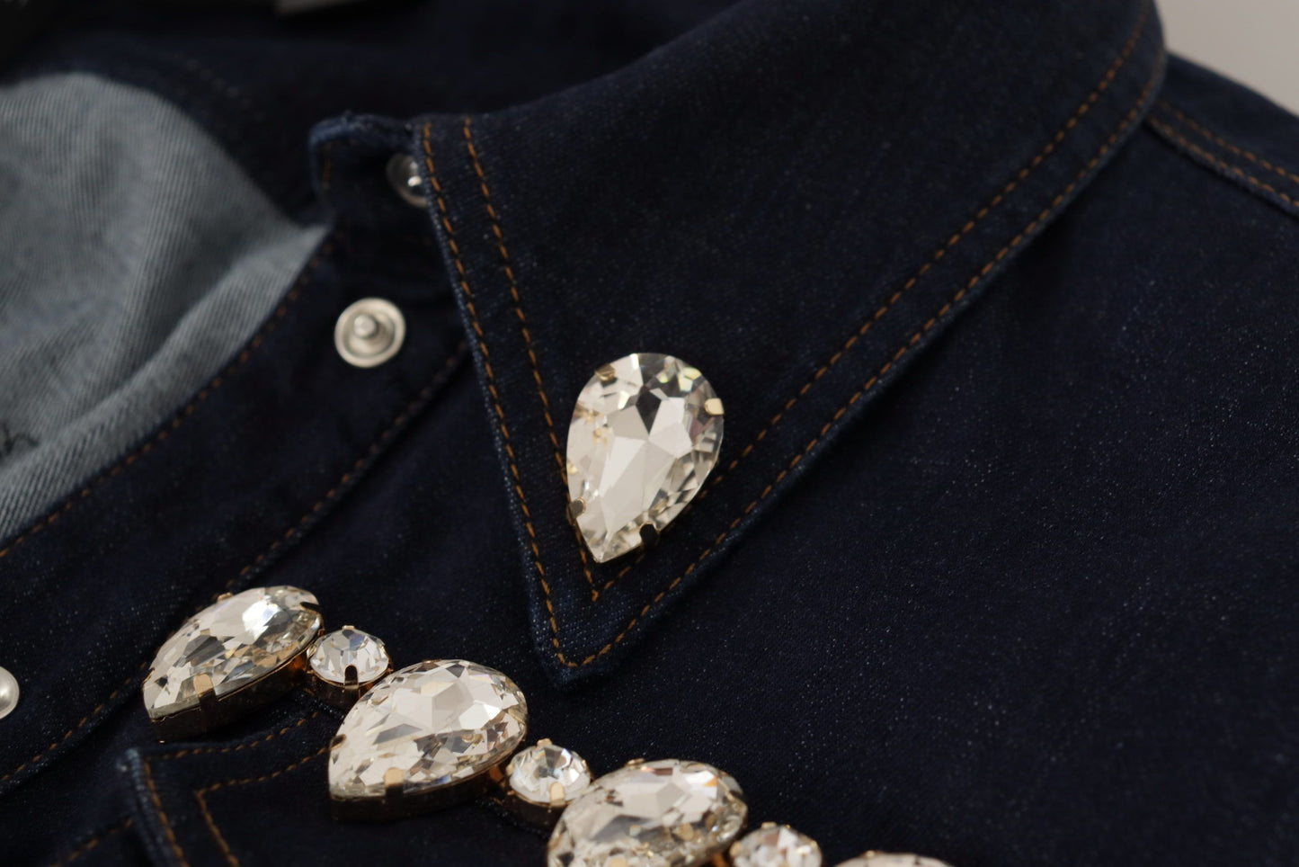 Dolce &amp; Gabbana – Elegante, mit Kristallen verzierte Jeansjacke