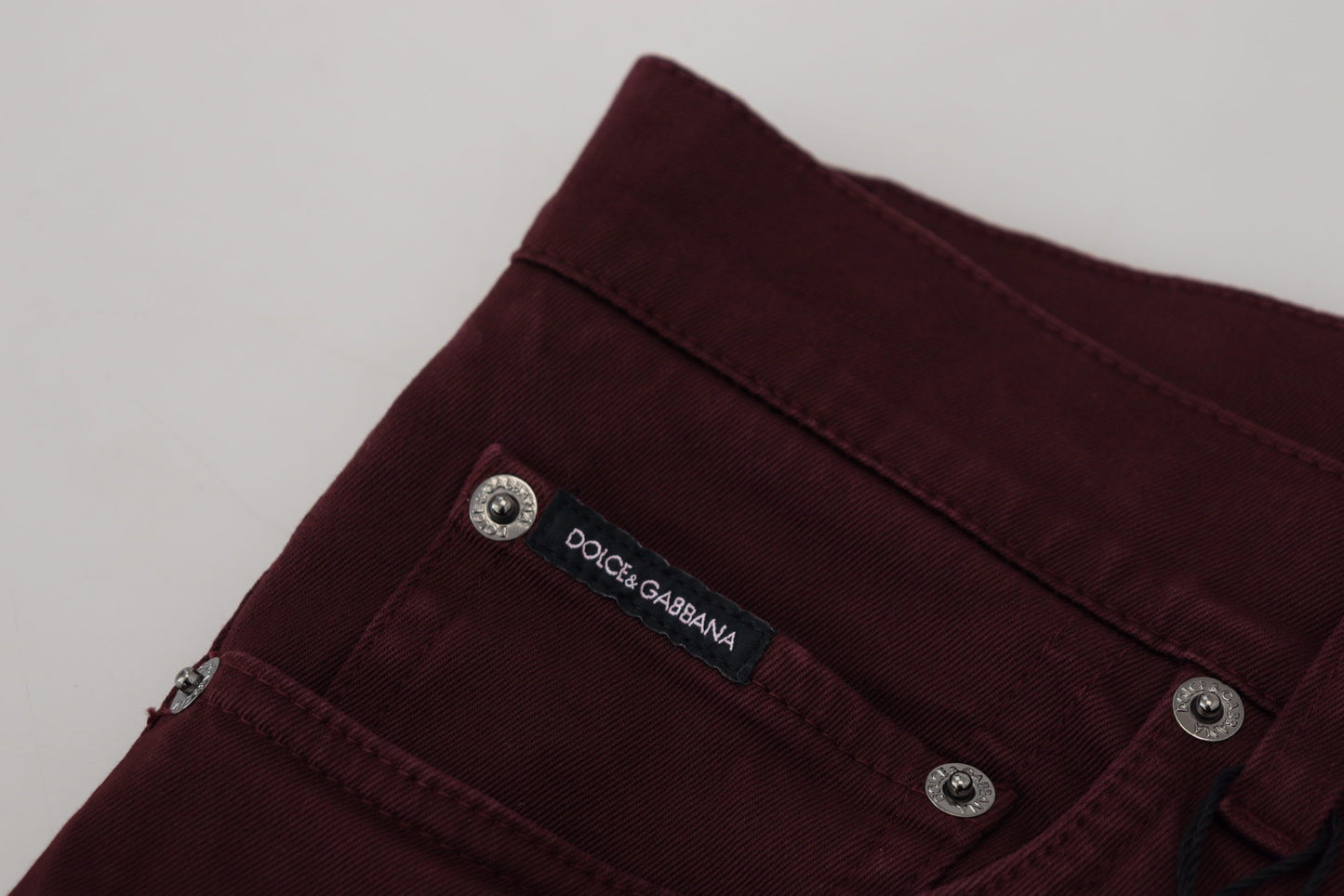 Dolce &amp; Gabbana Slim Fit Bordeaux Jeans – Italienischer Luxus