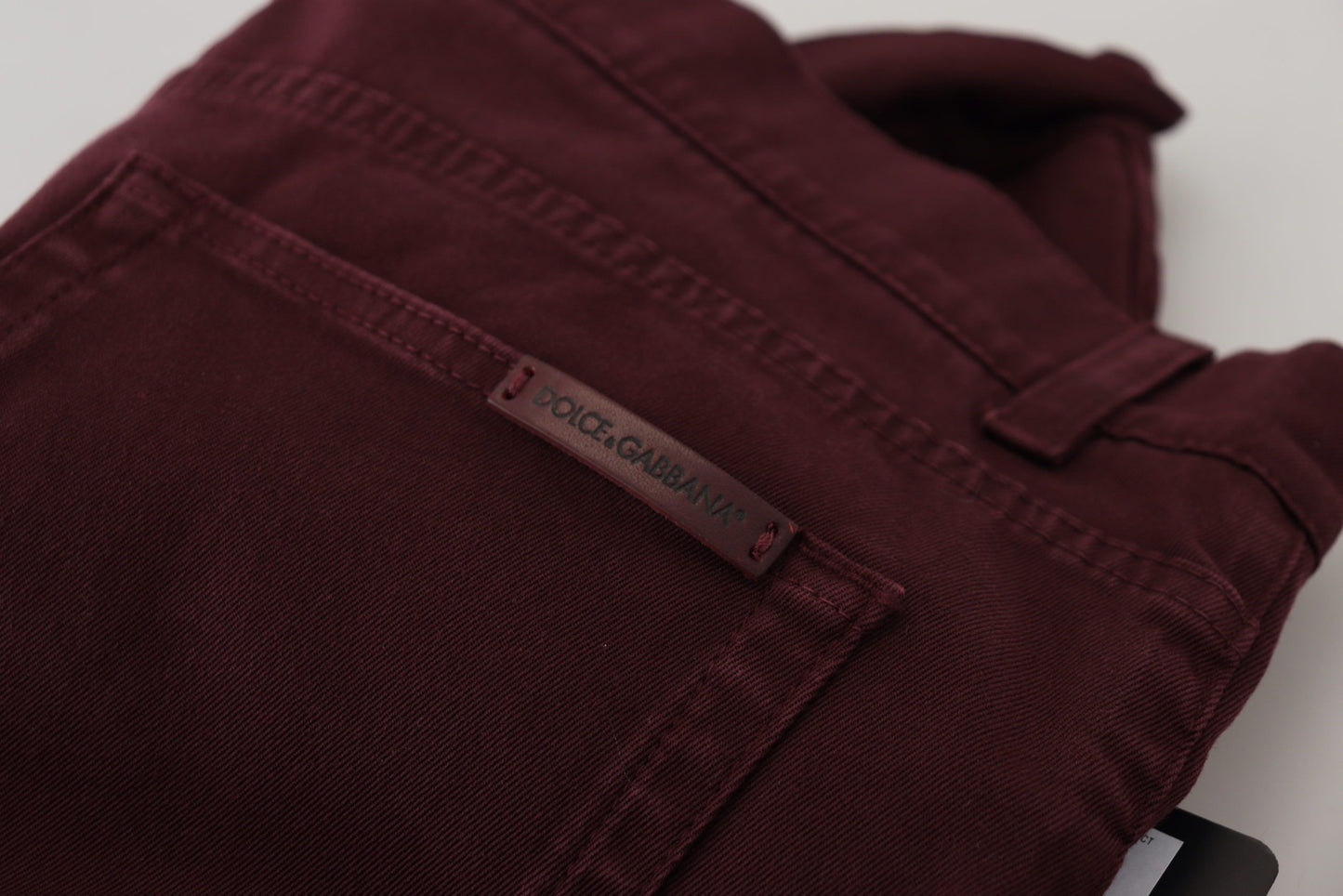 Dolce &amp; Gabbana Slim Fit Bordeaux Jeans – Italienischer Luxus