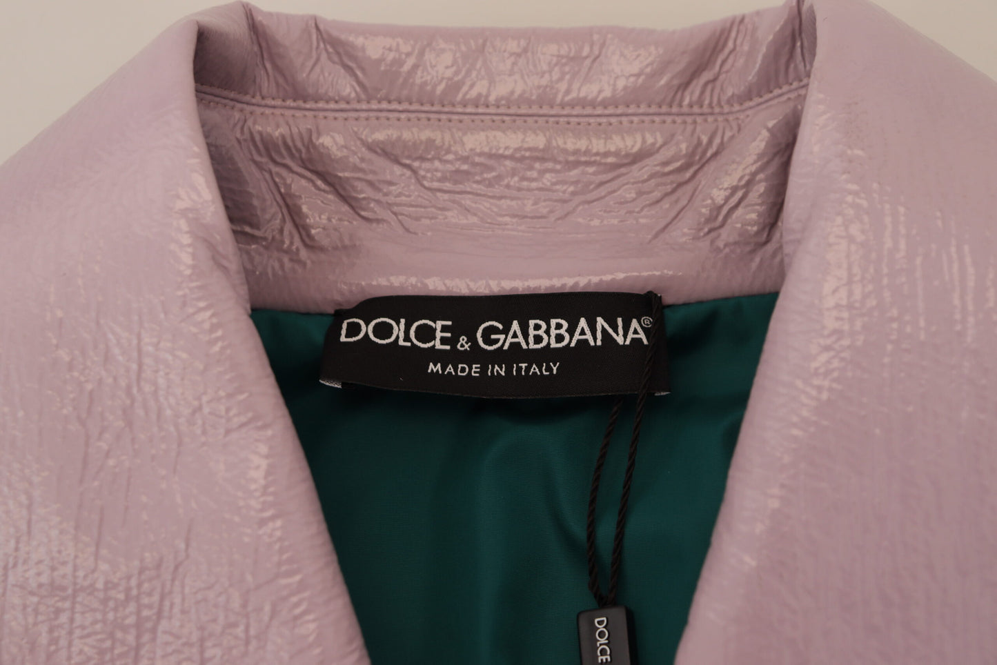 Schicke lila Kurzjacke von Dolce &amp; Gabbana – ein Style-Statement