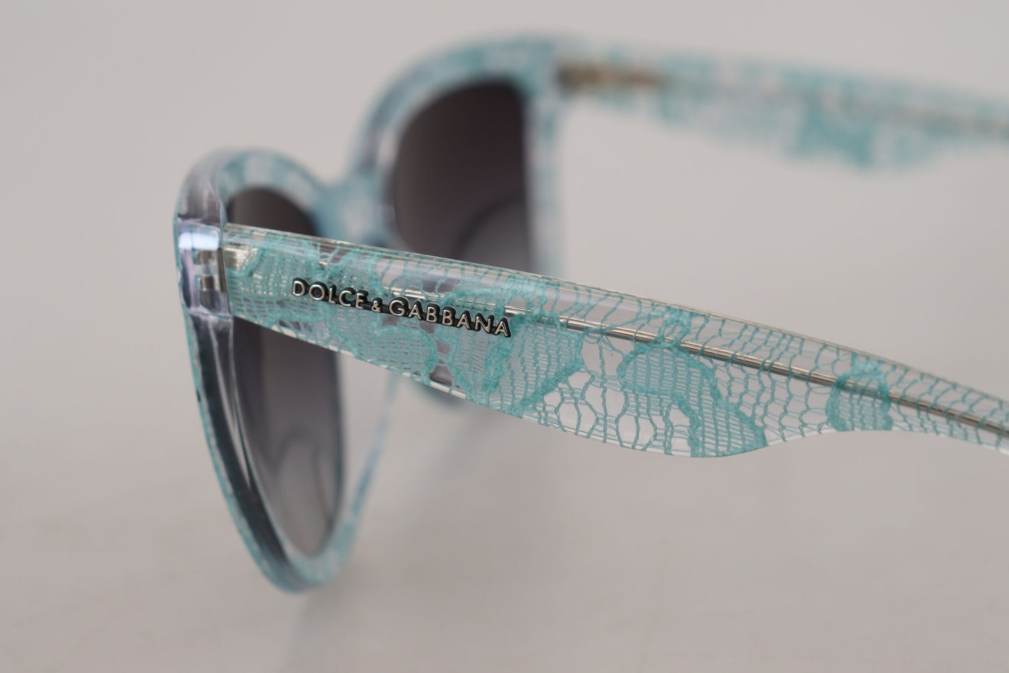 Elegante blaue Sonnenbrille mit Spitzendetail von Dolce &amp; Gabbana