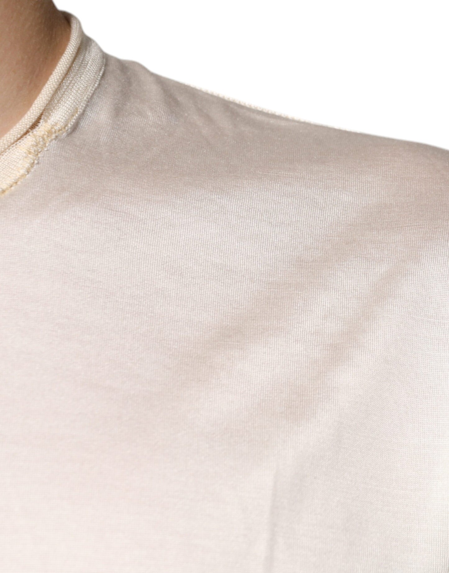 Dolce &amp; Gabbana – Henley-T-Shirt aus Seide mit Rundhalsausschnitt in Off-White