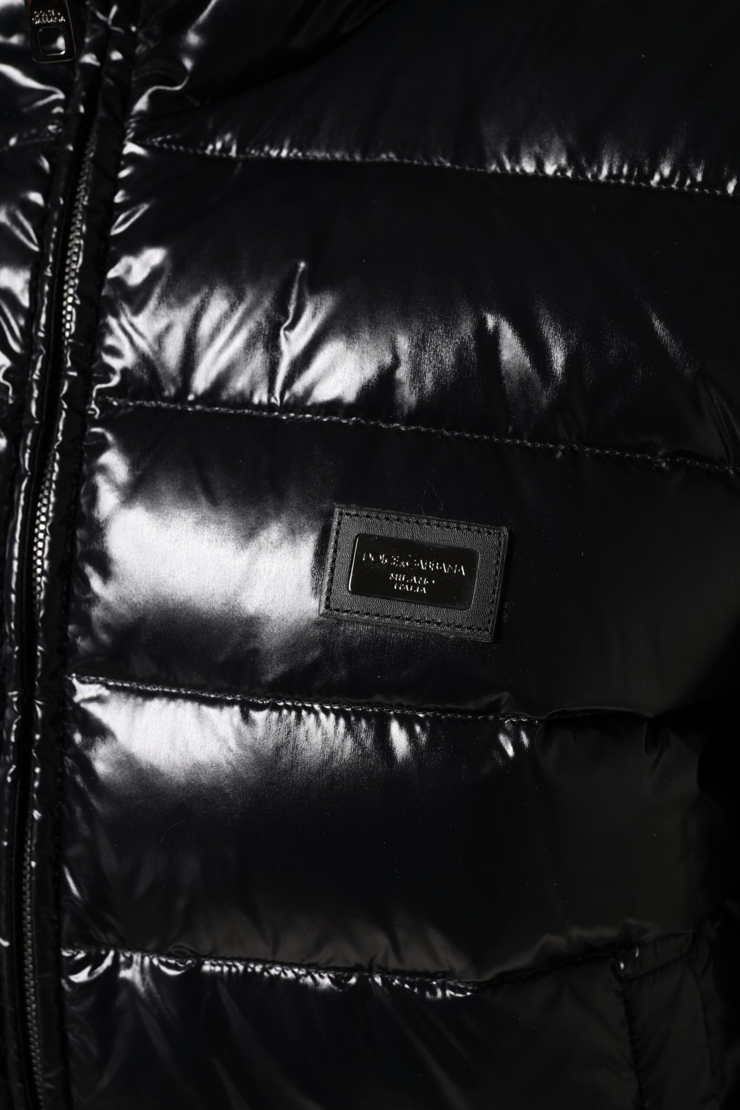 Piumino Dolce &amp; Gabbana con placca logo nera e zip intera
