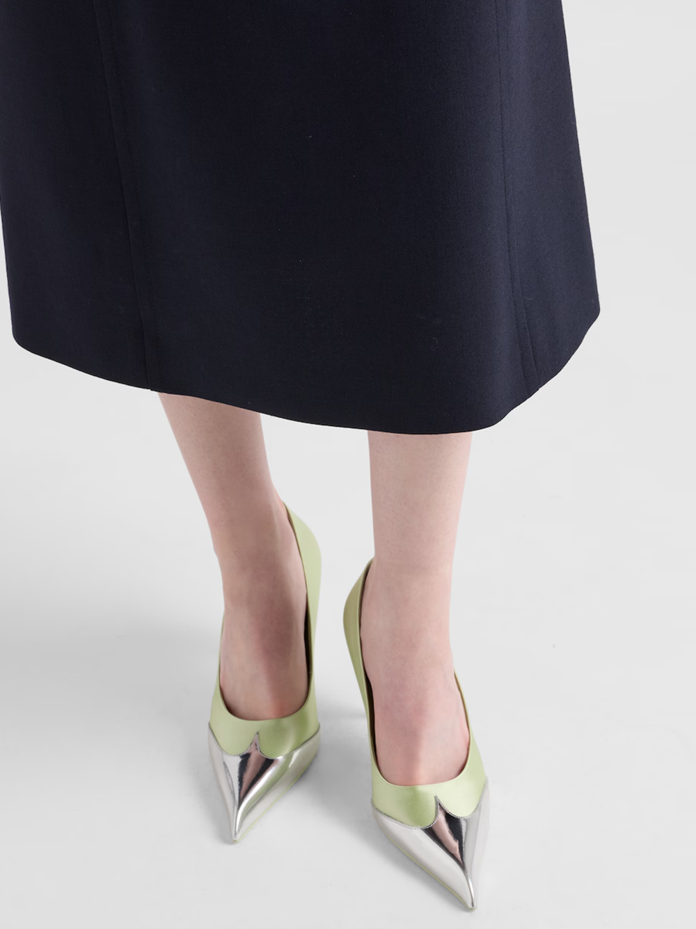 Décolleté Prada in raso e pelle metallizzata