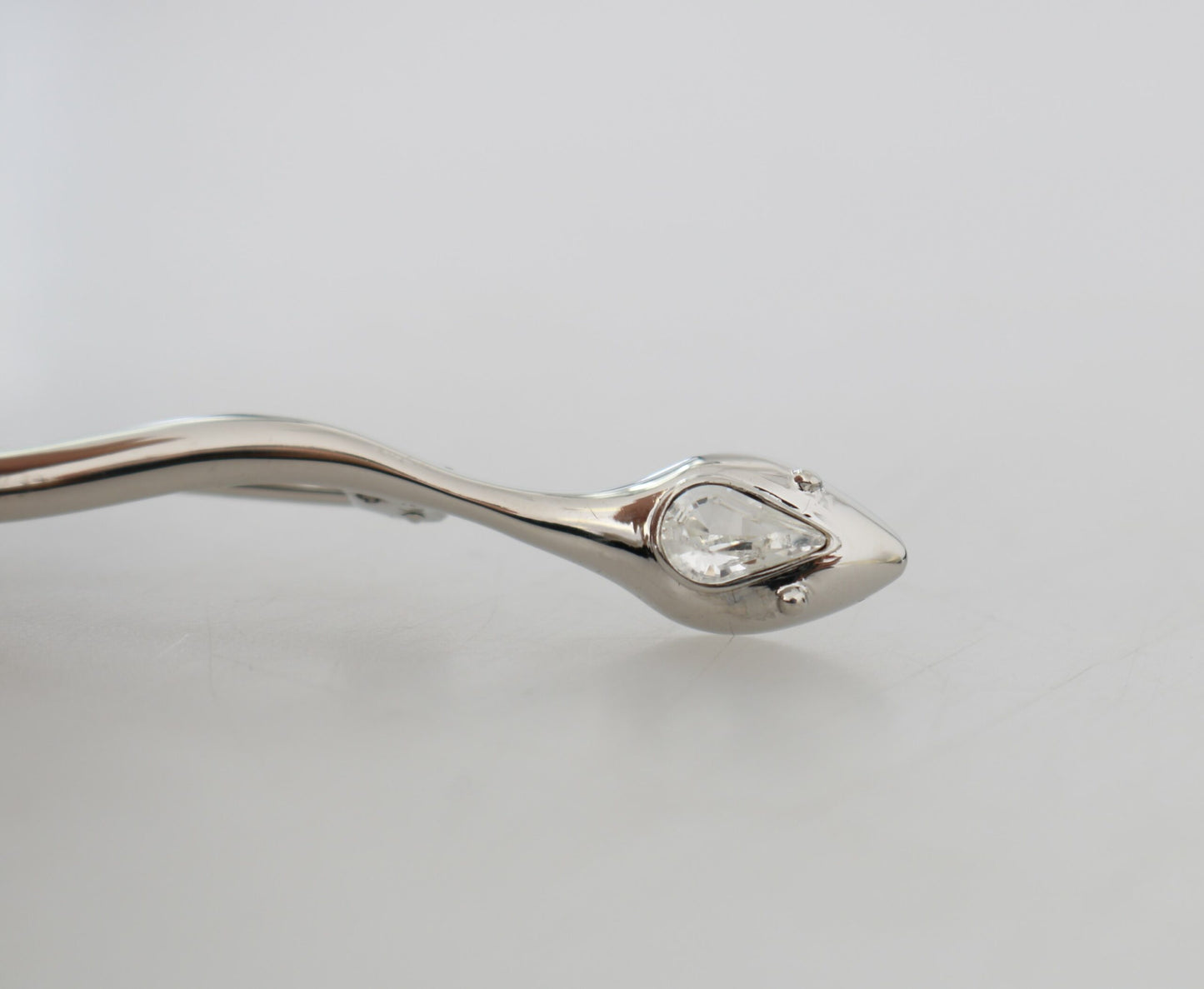 Elegante Brosche aus Silber mit Kristallverzierung von Dolce &amp; Gabbana