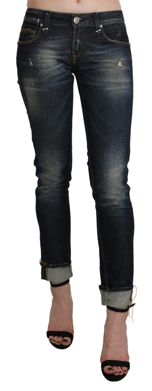 Acht schicke dunkelblaue Skinny-Crop-Jeans
