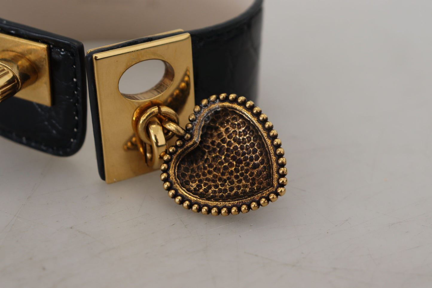 Dolce &amp; Gabbana Elegantes Armband aus schwarzem Leder mit Golddetail