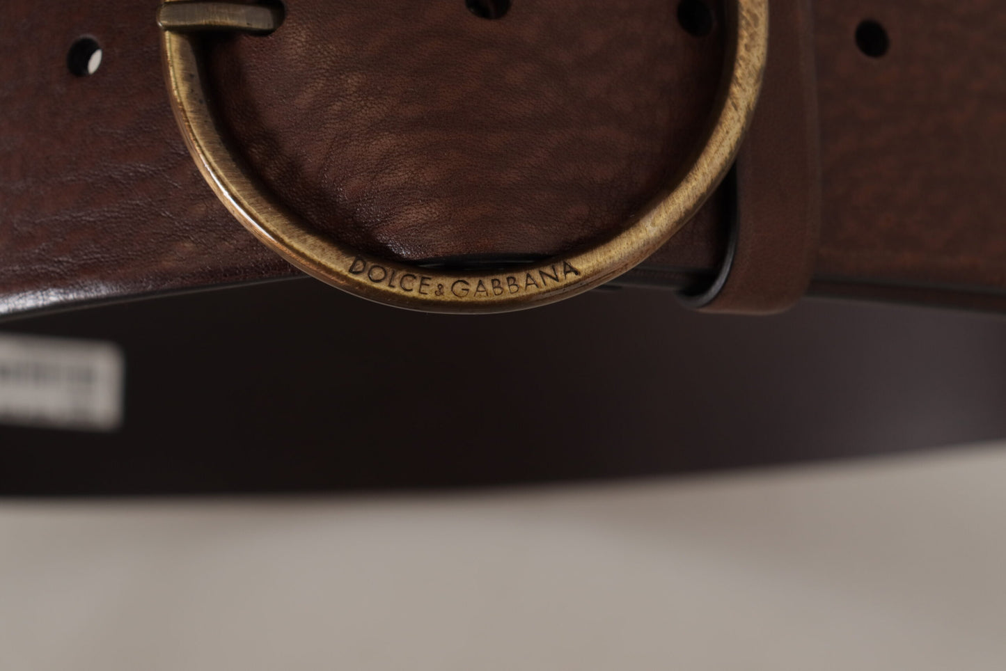 Dolce &amp; Gabbana Eleganter brauner Ledergürtel mit gravierter Schnalle