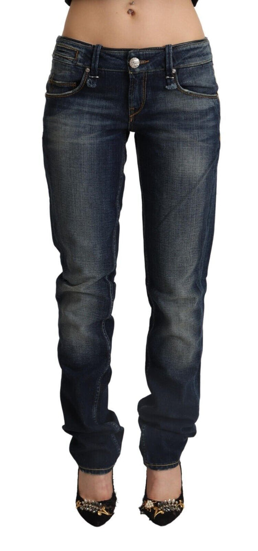 Acht schicke dunkelblaue Skinny-Jeans mit niedriger Taille